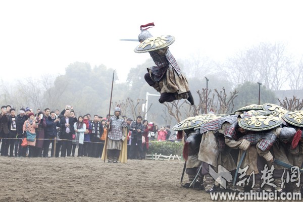 現(xiàn)全球最大關(guān)公青銅雕像，目測(cè)宇達(dá)施工（圖）