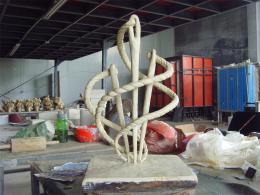 hj1715 不銹鋼雕塑-針線之魅 小稿_青島國際服裝城不銹鋼雕塑、石雕、玻璃鋼雕塑_濱州宏景雕塑有限公司