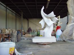 hj1747 不銹鋼雕塑—凌空之剪 小稿_青島國(guó)際服裝城不銹鋼雕塑、石雕、玻璃鋼雕塑_濱州宏景雕塑有限公司